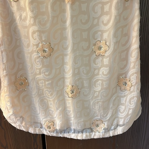 Handmade Sari and Dupatta Scarf in a beautiful peach color. Size Small - Picture 4 of 12